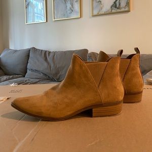Suede ankle boots, booties tan